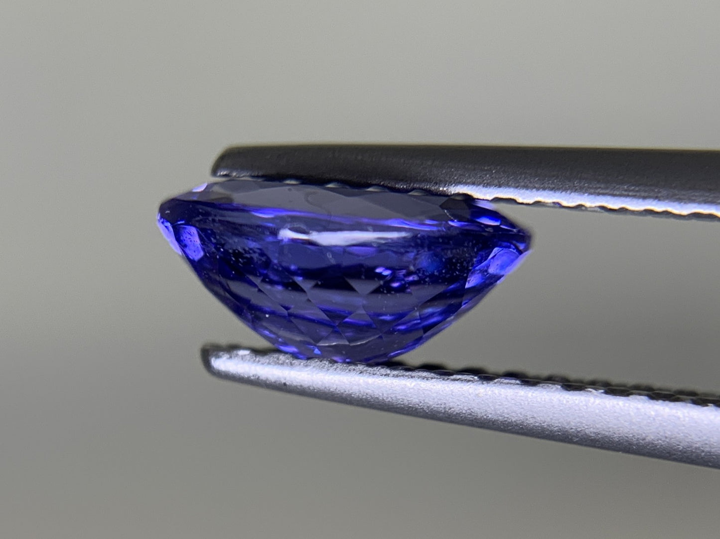 タンザナイト 1.154ct 宝石ソーティング付き  7.6㎜×5.9㎜×3.6㎜  ルース（ 裸石 ） 3100Y