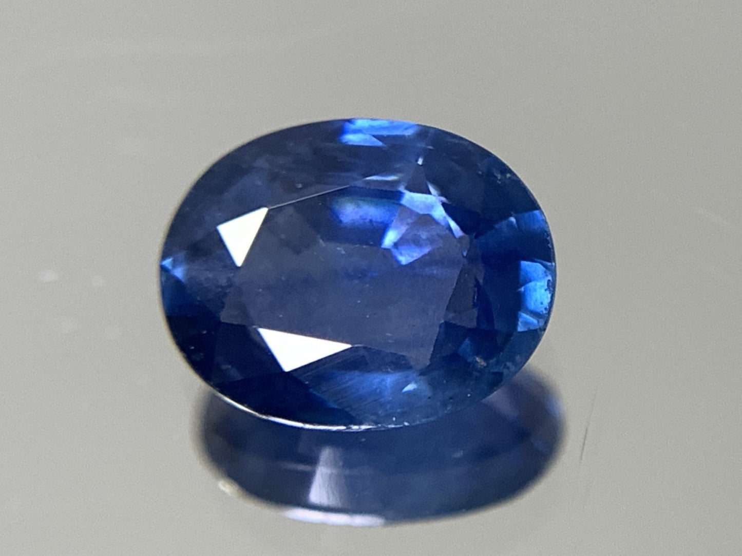 サファイア 1.106ct 宝石ソーティング付き  7.3㎜×5.8㎜×2.7㎜  ルース（ 裸石 ） 3102Y