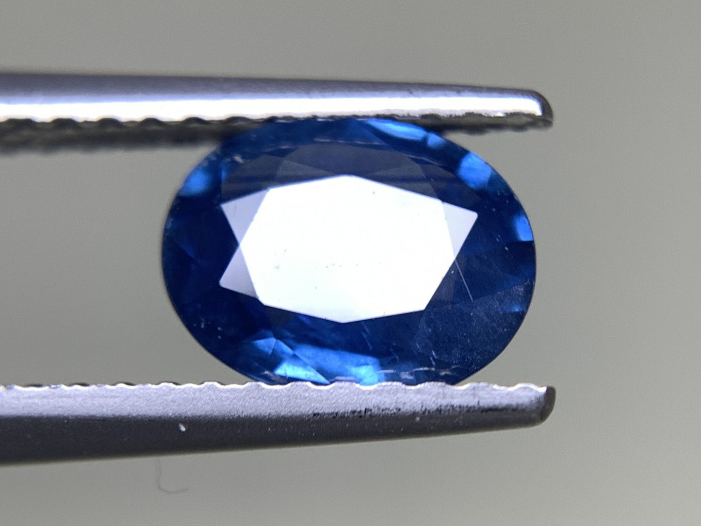 サファイア 1.106ct 宝石ソーティング付き  7.3㎜×5.8㎜×2.7㎜  ルース（ 裸石 ） 3102Y