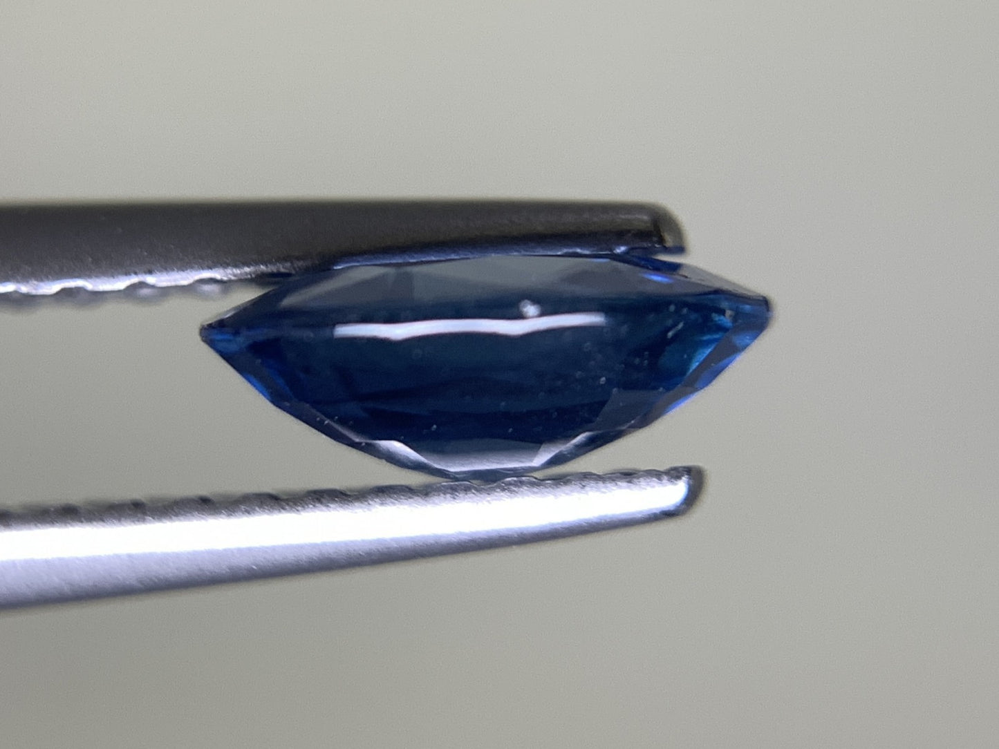 サファイア 1.106ct 宝石ソーティング付き  7.3㎜×5.8㎜×2.7㎜  ルース（ 裸石 ） 3102Y