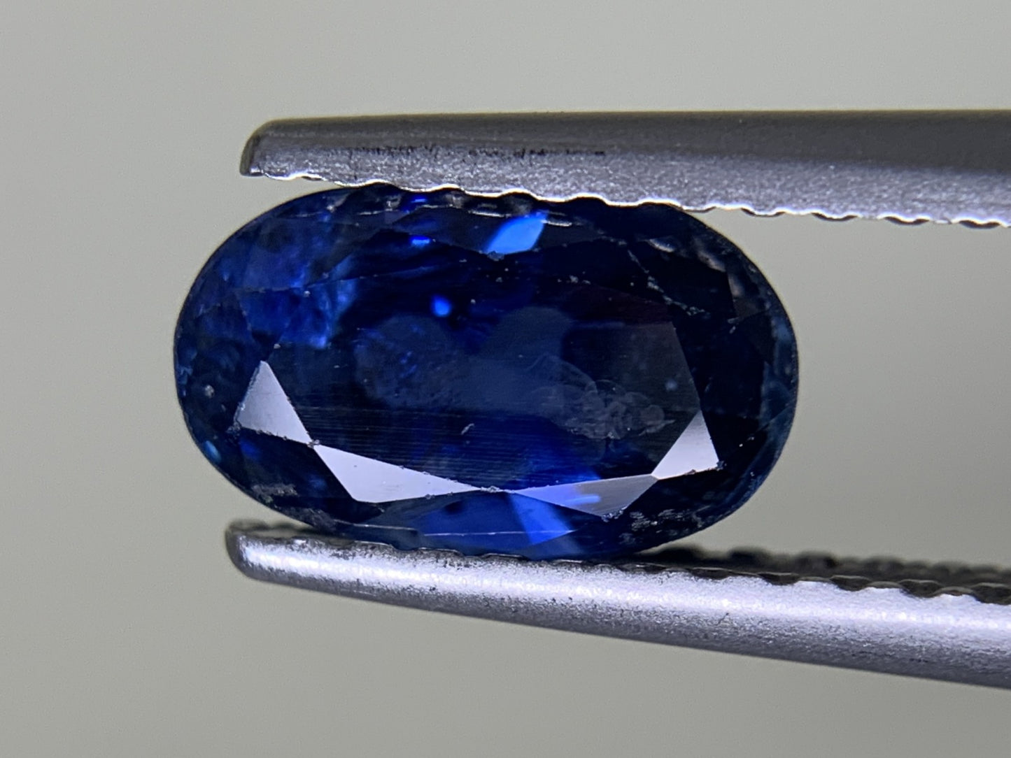 サファイア 1.345ct 宝石ソーティング付き  7.7㎜×4.9㎜×3.8㎜  ルース（ 裸石 ） 3129Y