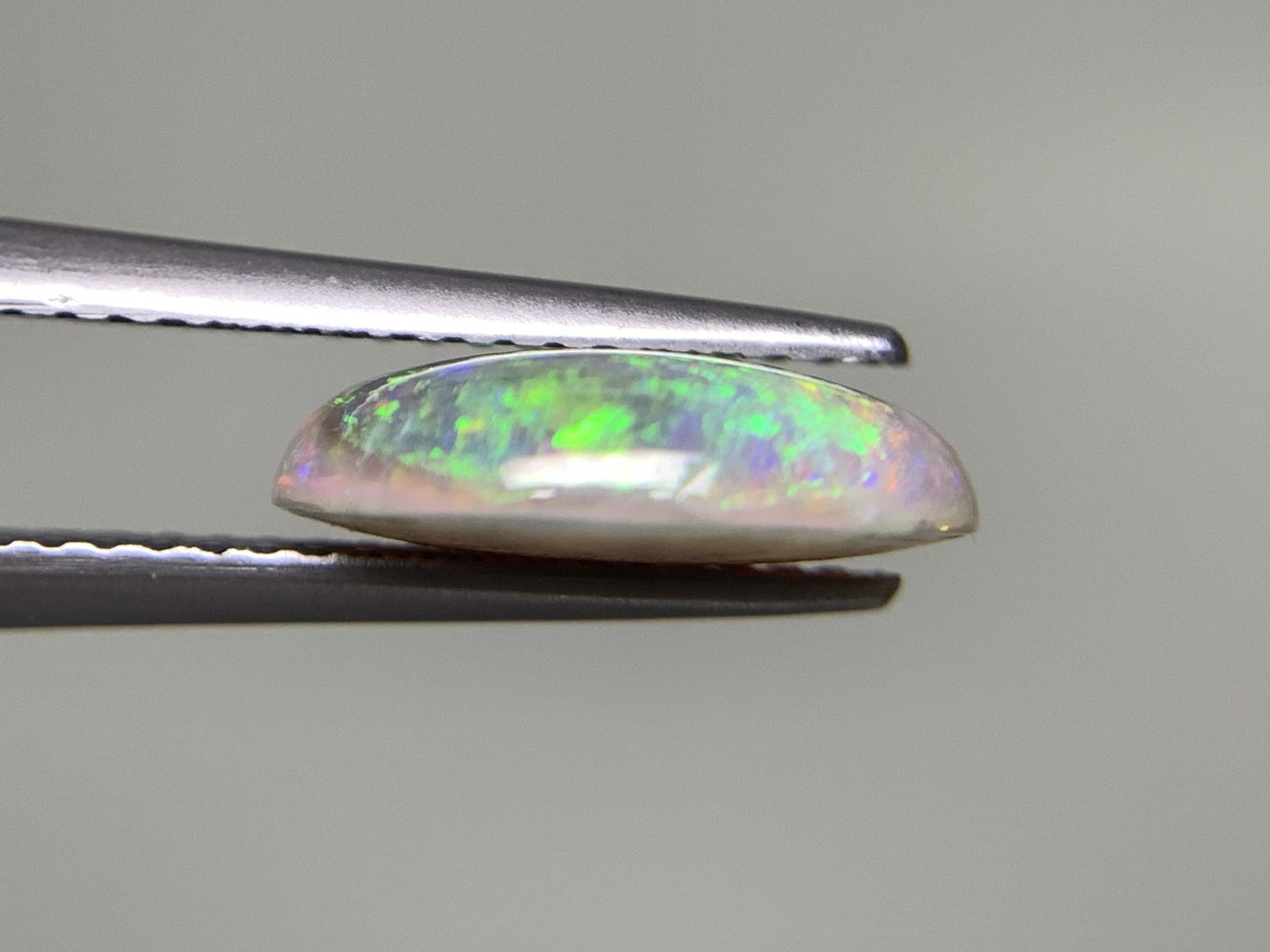 ブラックオパール 2.404ct 宝石ソーティング付き  11.8㎜×9.7㎜×3.6㎜  ルース（ 裸石 ） 3132Y