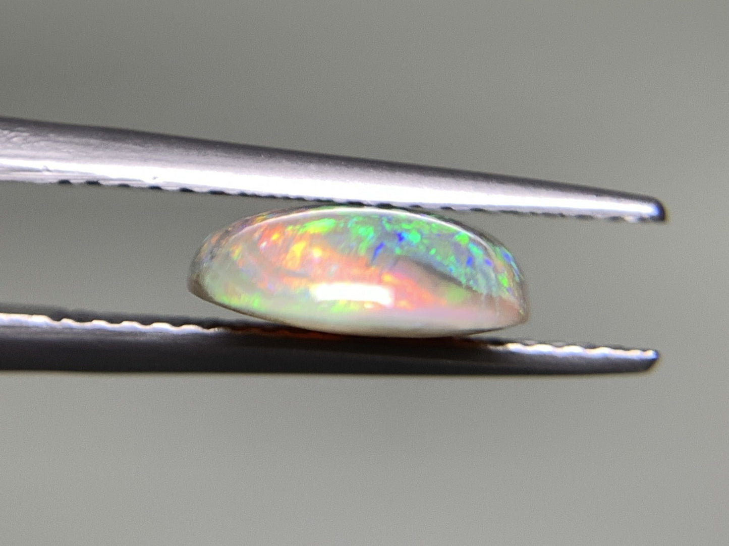 ブラックオパール 2.404ct 宝石ソーティング付き  11.8㎜×9.7㎜×3.6㎜  ルース（ 裸石 ） 3132Y