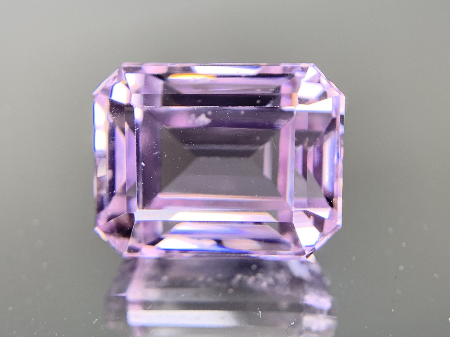 クンツァイト  12.662ct  中央宝石ソーティング付き  13.55㎜×10.59㎜×9.21㎜  ルース（ 裸石 ） 3148Y