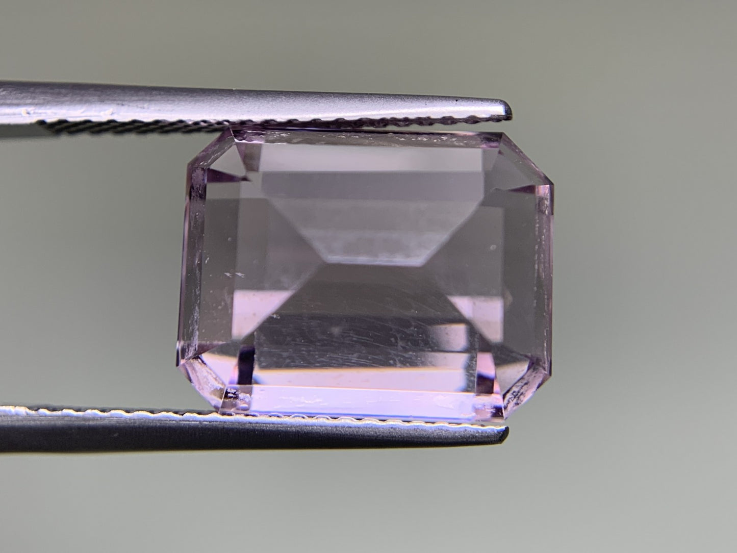 クンツァイト  12.662ct  中央宝石ソーティング付き  13.55㎜×10.59㎜×9.21㎜  ルース（ 裸石 ） 3148Y