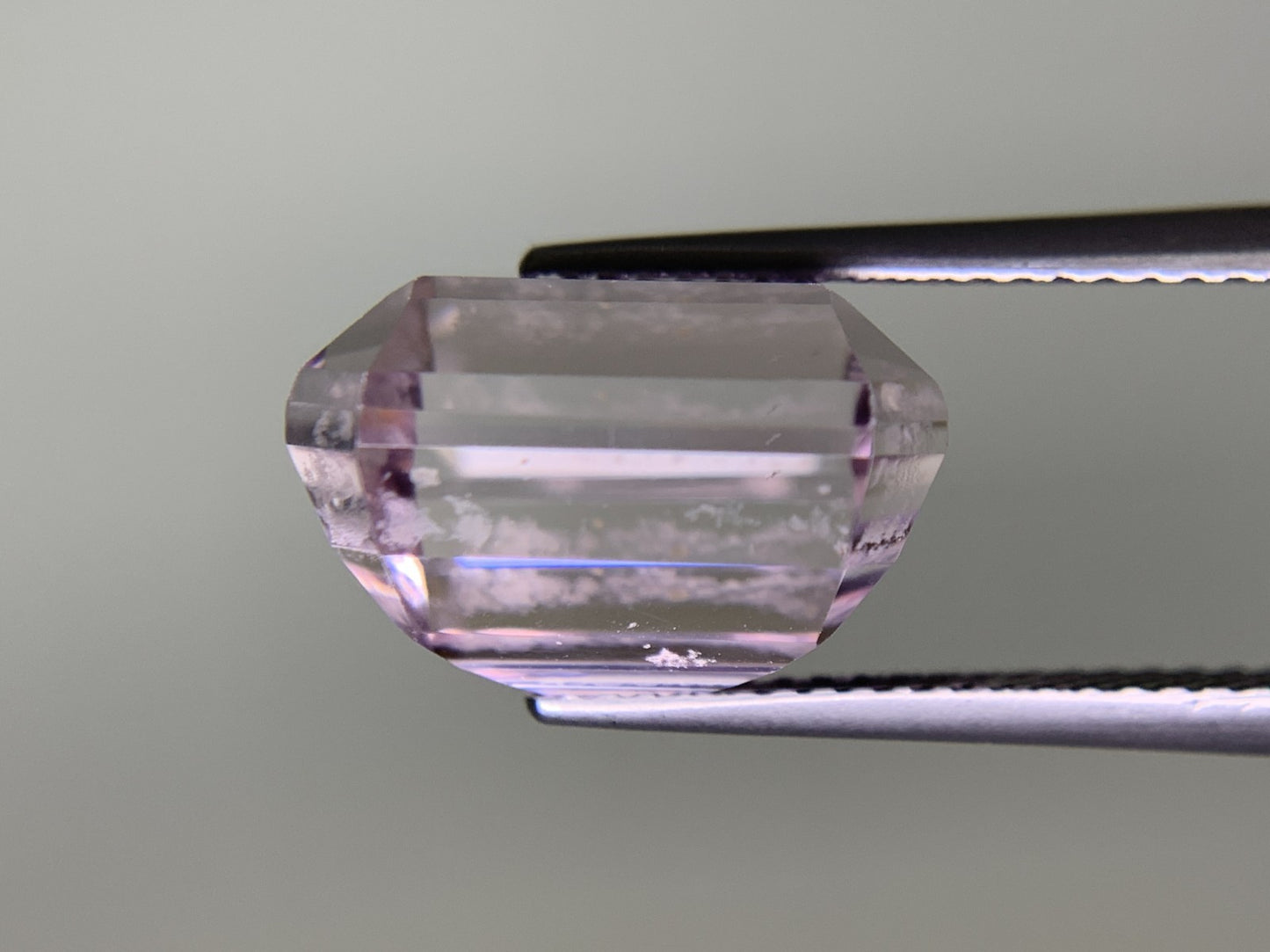 クンツァイト  12.662ct  中央宝石ソーティング付き  13.55㎜×10.59㎜×9.21㎜  ルース（ 裸石 ） 3148Y
