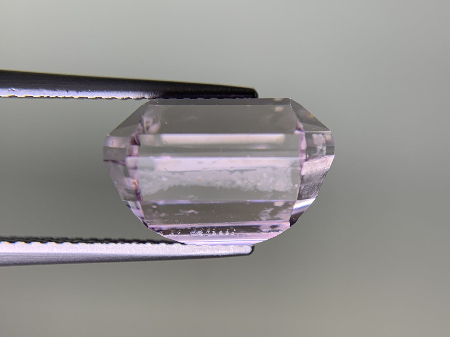 クンツァイト  12.662ct  中央宝石ソーティング付き  13.55㎜×10.59㎜×9.21㎜  ルース（ 裸石 ） 3148Y