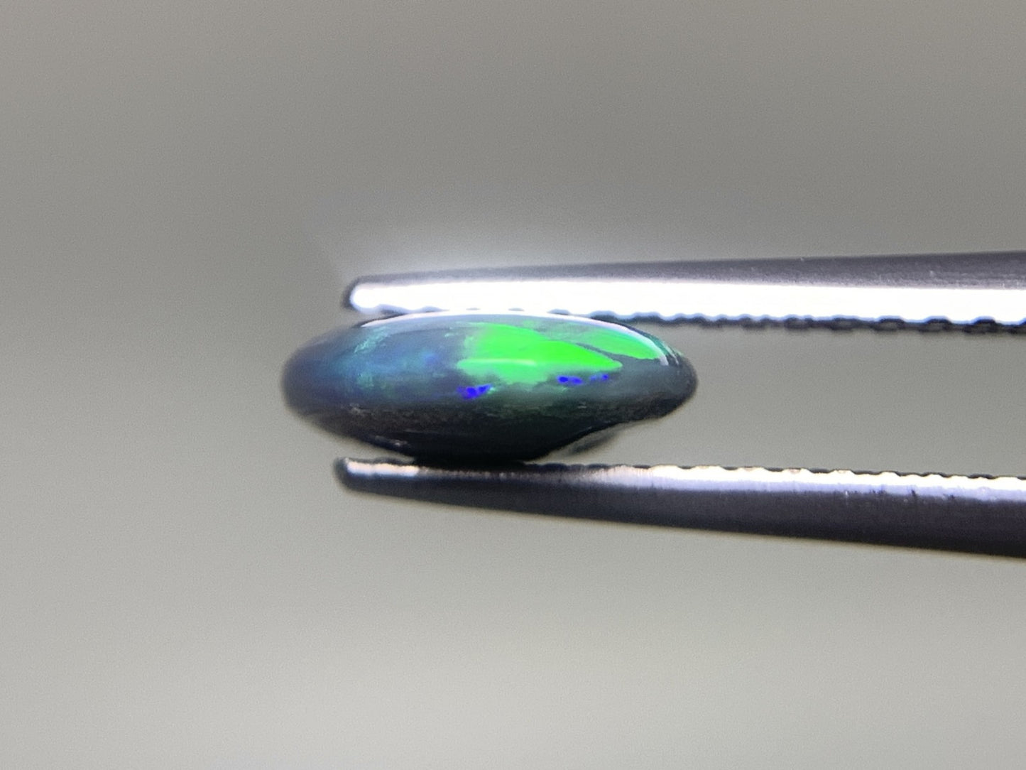ブラックオパール 1.410ct 宝石ソーティング付き  10.2㎜×8.2㎜×2.9㎜  ルース（ 裸石 ） 3162Y