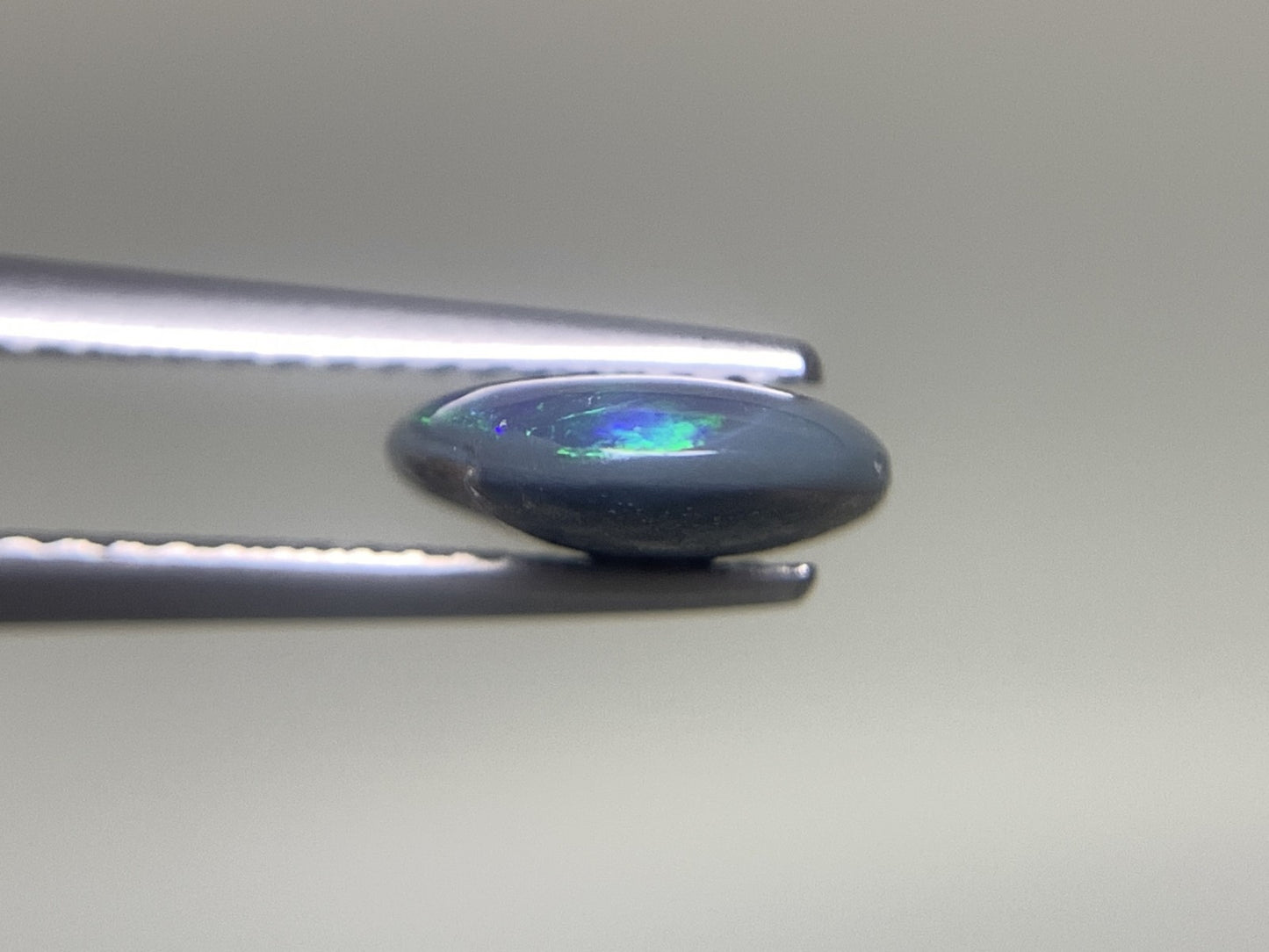 ブラックオパール 1.410ct 宝石ソーティング付き  10.2㎜×8.2㎜×2.9㎜  ルース（ 裸石 ） 3162Y