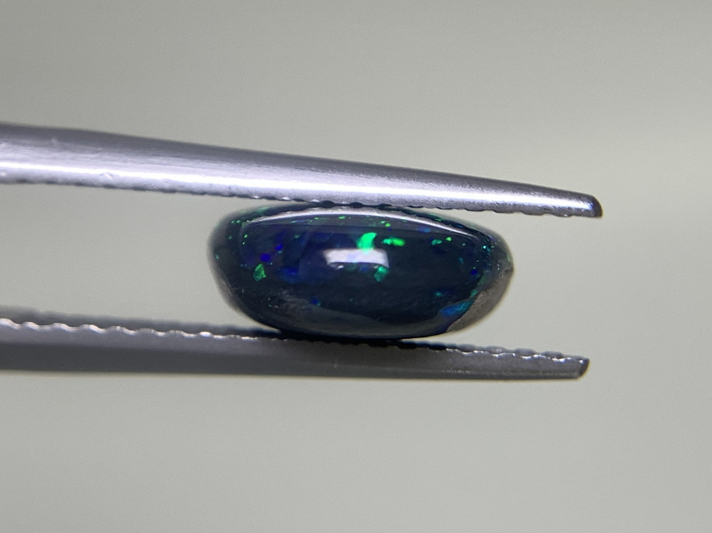 ブラックオパール 2.562ct 宝石ソーティング付き  10.8㎜×9.2㎜×4.0㎜  ルース（ 裸石 ） 3163Y