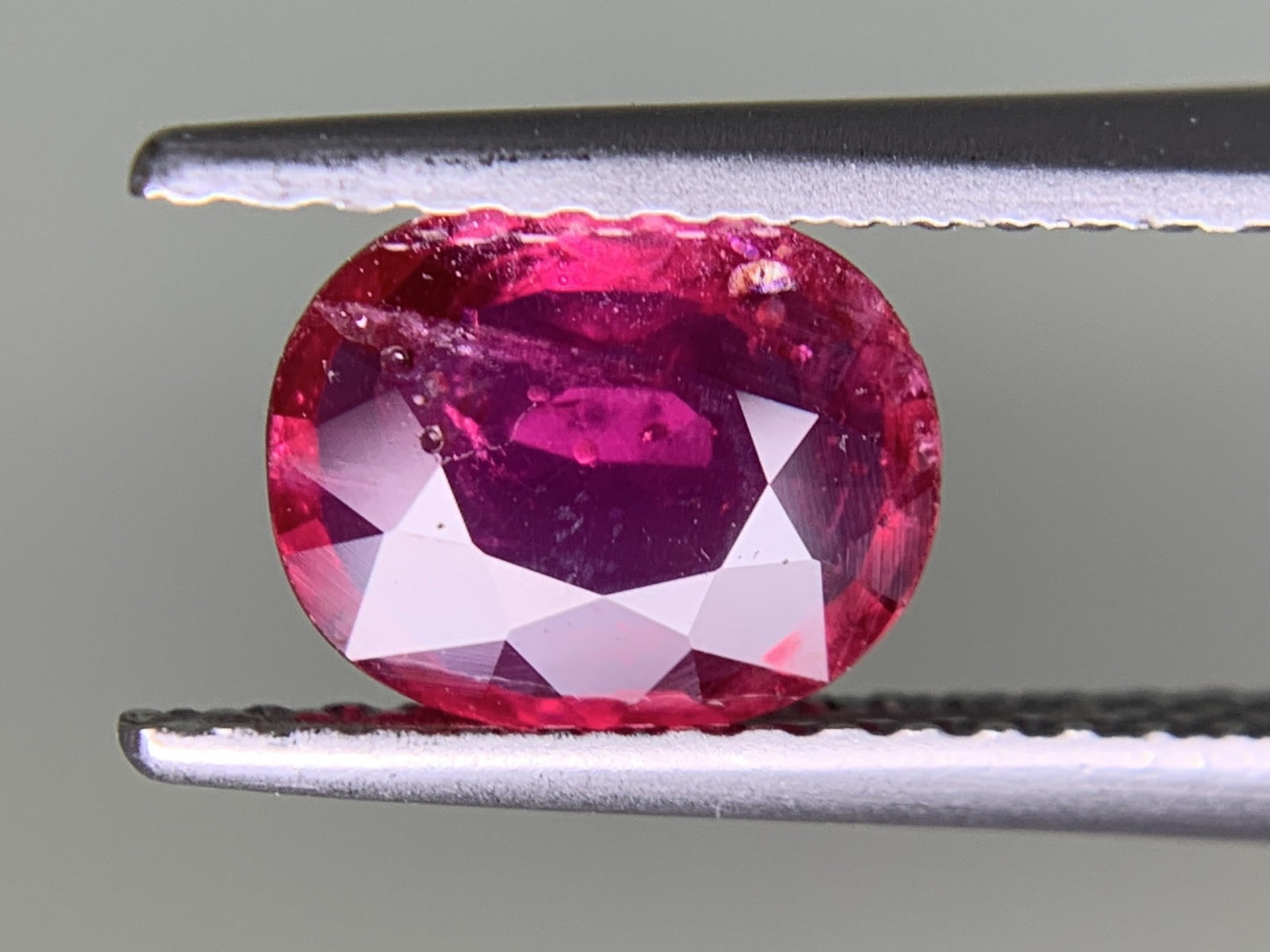 ルビー 1.021ct  宝石ソーティング付き  7.1㎜×5.8㎜×2.3㎜  ルース（ 裸石 ） 3169Y