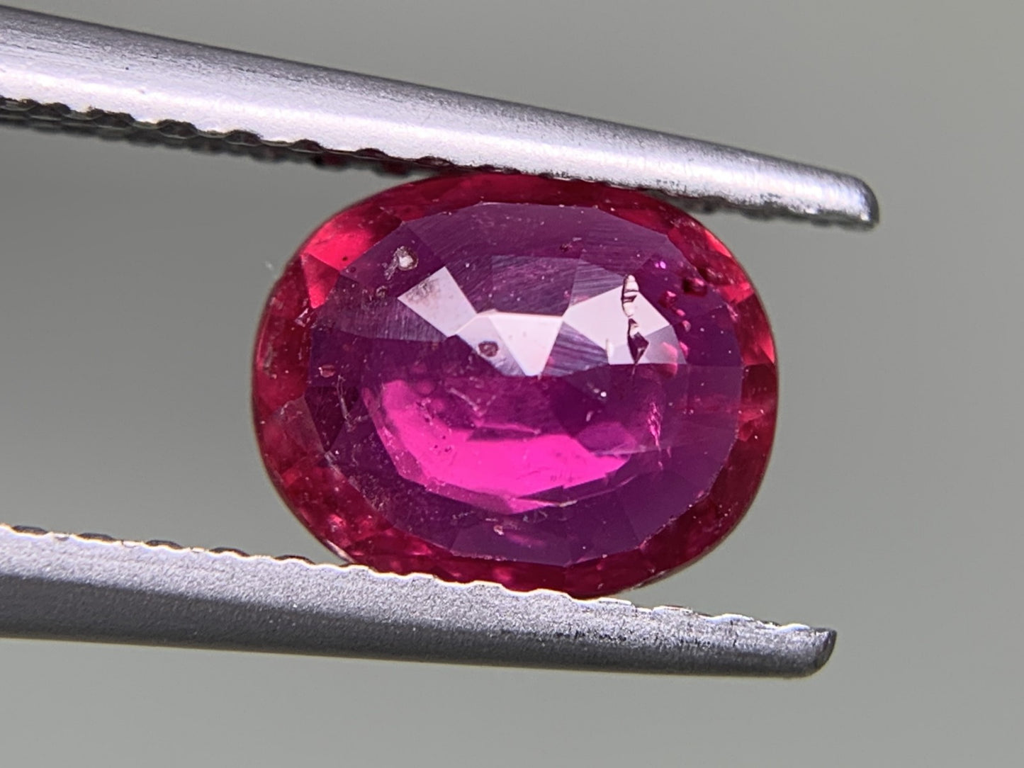 ルビー 1.021ct  宝石ソーティング付き  7.1㎜×5.8㎜×2.3㎜  ルース（ 裸石 ） 3169Y