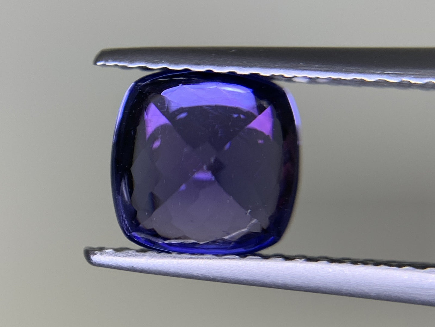 タンザナイト 1.763ct 宝石ソーティング付き  7.1㎜×7.1㎜×4.7㎜  ルース（ 裸石 ） 3176Y