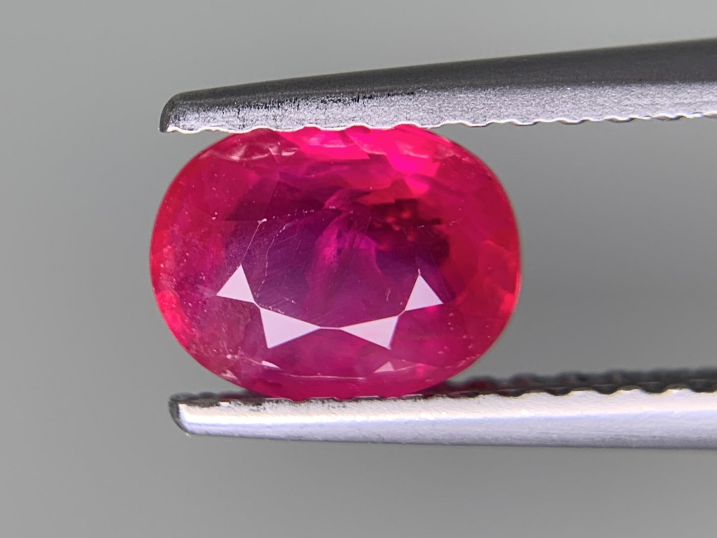 ルビー 1.094ct  宝石ソーティング付き  6.7㎜×5.2㎜×3.2㎜  ルース（ 裸石 ） 3178Y
