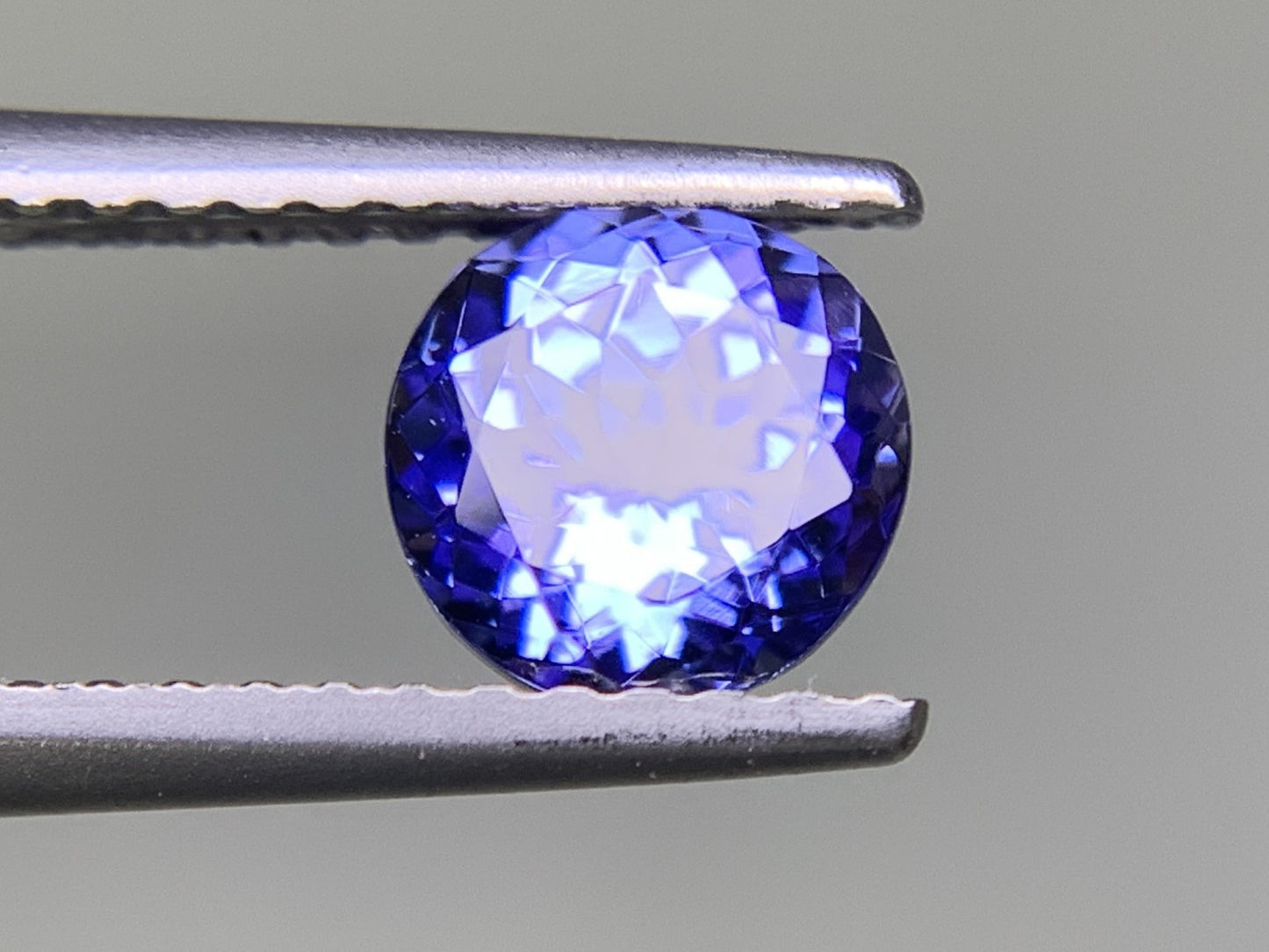 タンザナイト 1.038ct 宝石ソーティング付き  5.9㎜×5.8㎜×3.9㎜  ルース（ 裸石 ） 3182Y