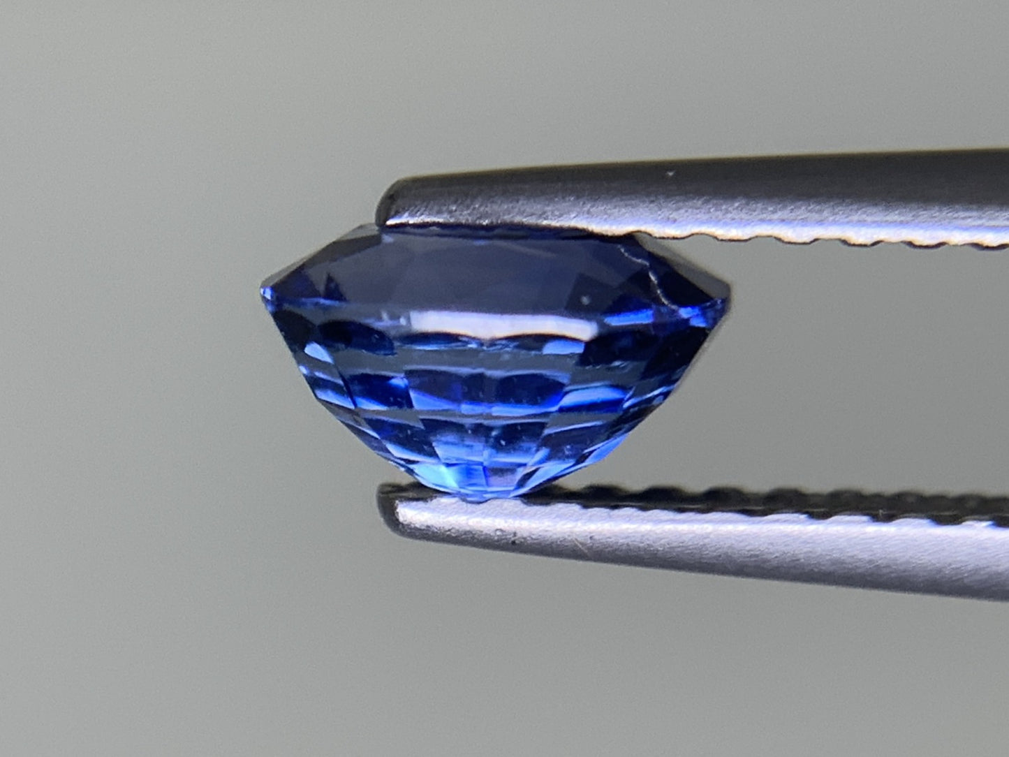 サファイア 1.145ct 宝石ソーティング付き  6.4㎜×5.2㎜×3.8㎜  ルース（ 裸石 ） 3185Y