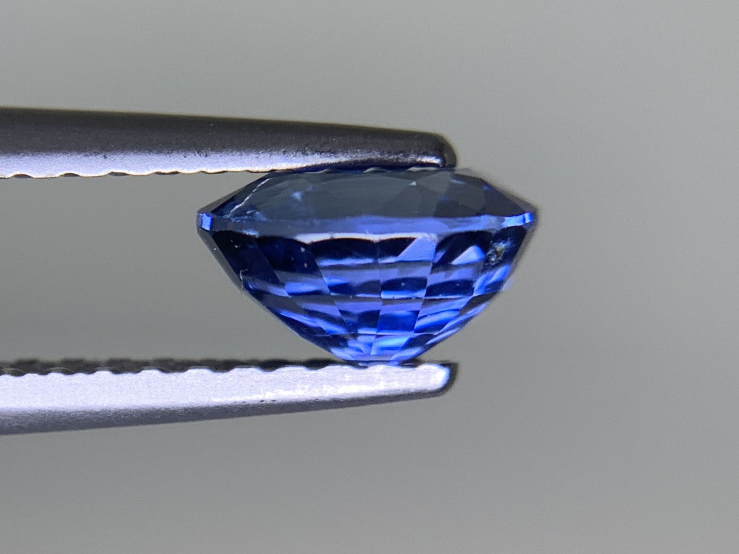 サファイア 1.145ct 宝石ソーティング付き  6.4㎜×5.2㎜×3.8㎜  ルース（ 裸石 ） 3185Y