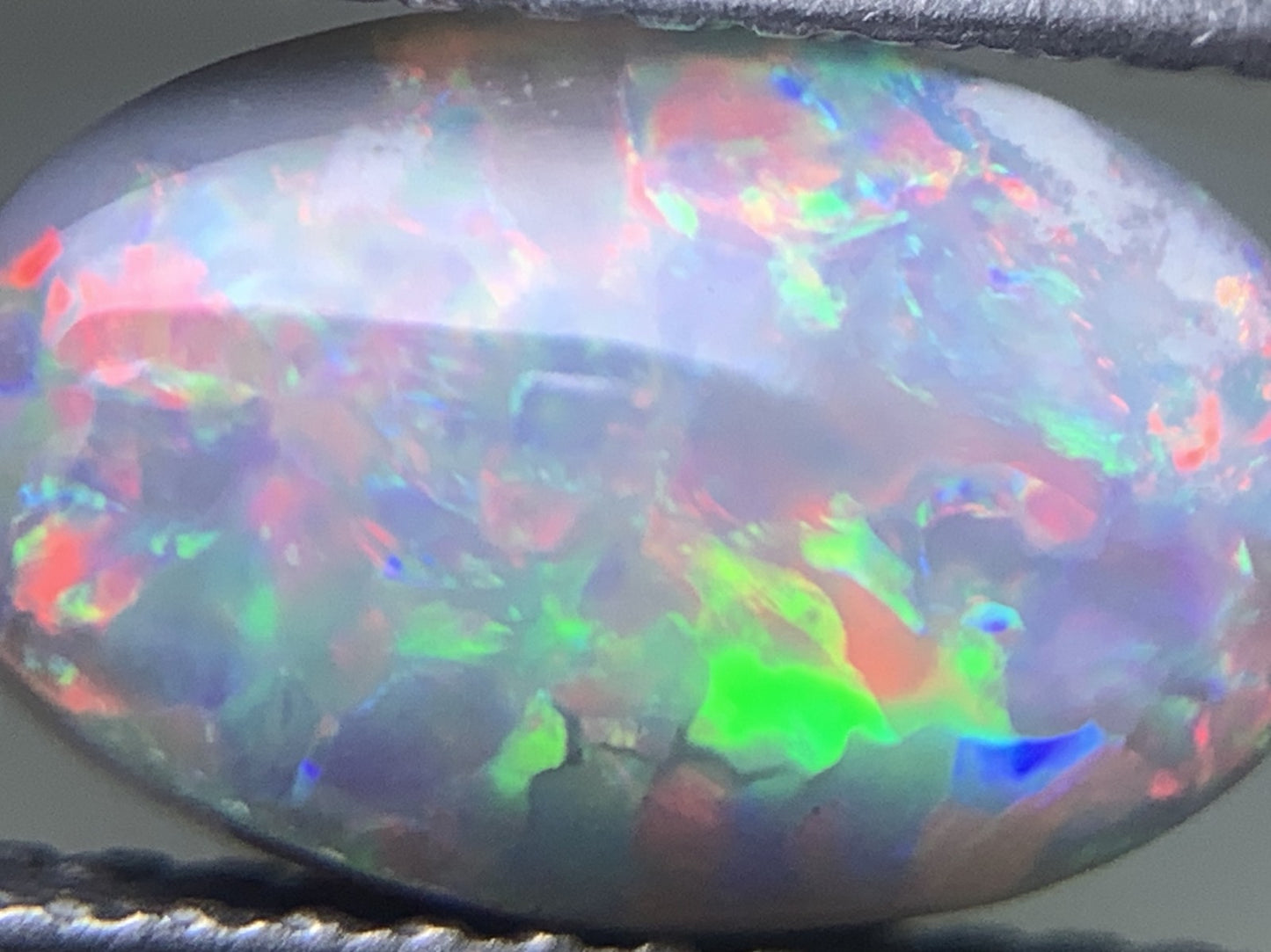 ブラックオパール 1.586ct 宝石ソーティング付き  10.4㎜×6.5㎜×3.9㎜  ルース（ 裸石 ） 3188Y