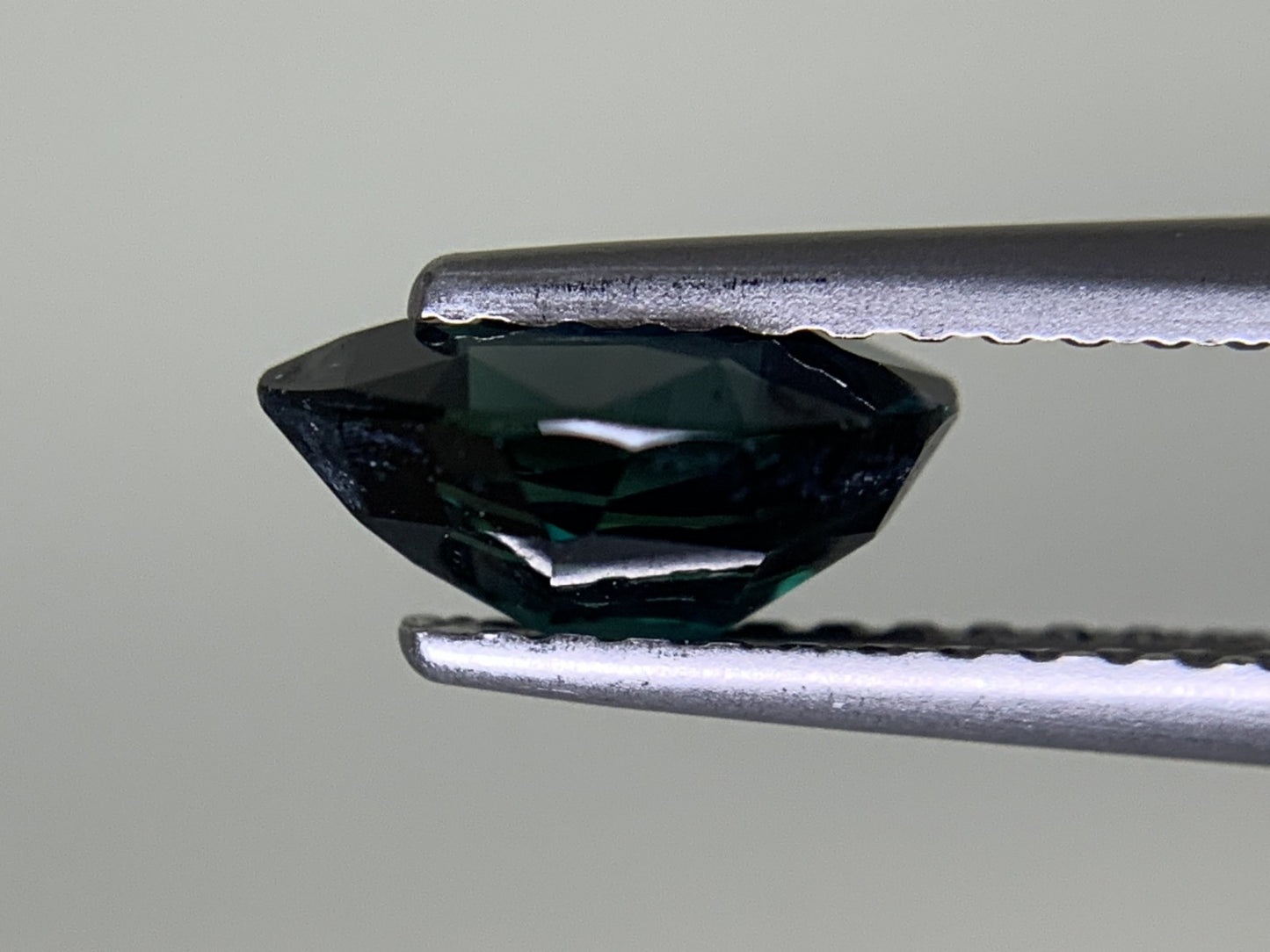 サファイア 1.268ct 宝石ソーティング付き  7.6㎜×5.9㎜×3.6㎜  ルース（ 裸石 ） 3201Y