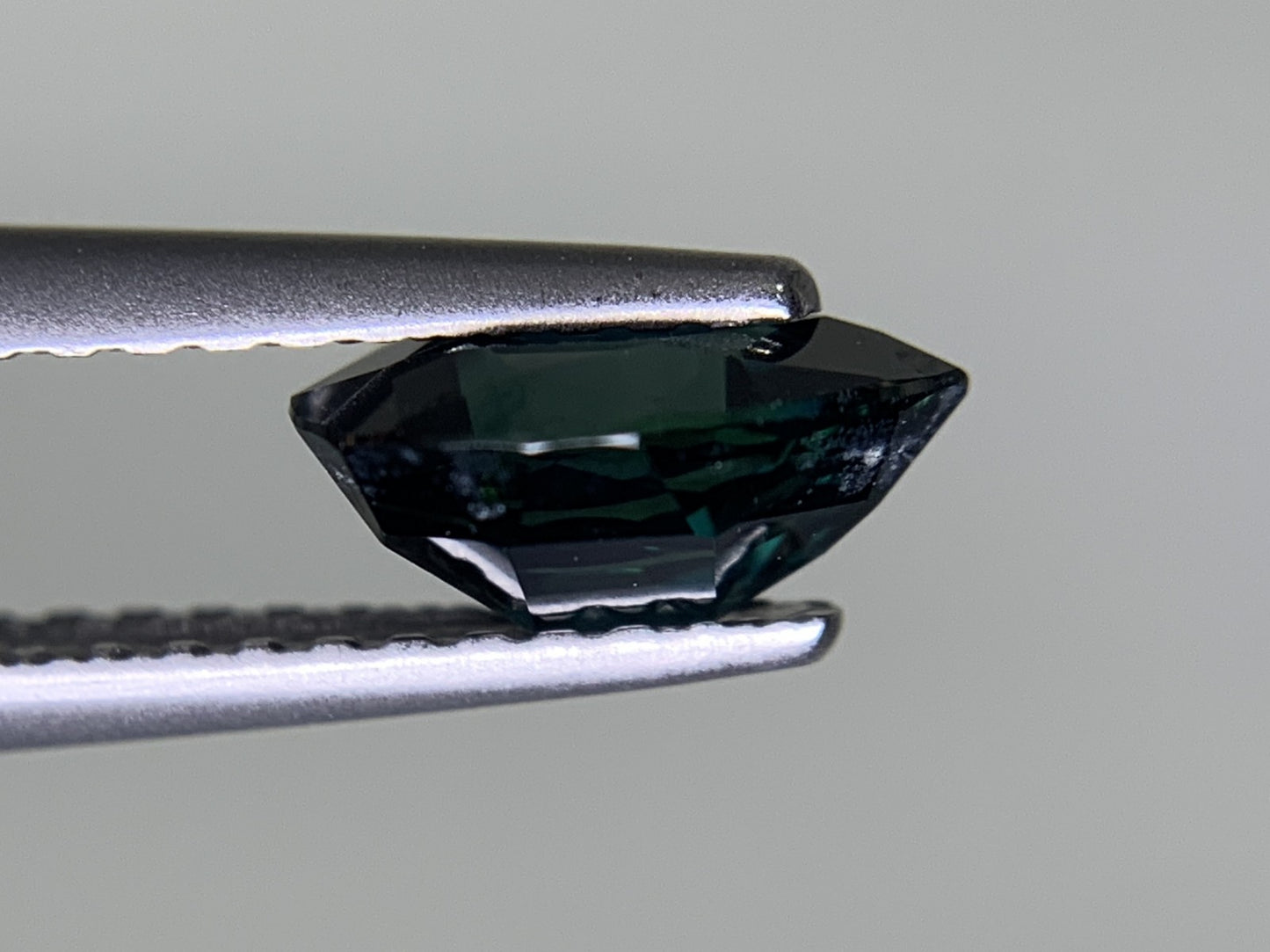 サファイア 1.268ct 宝石ソーティング付き  7.6㎜×5.9㎜×3.6㎜  ルース（ 裸石 ） 3201Y