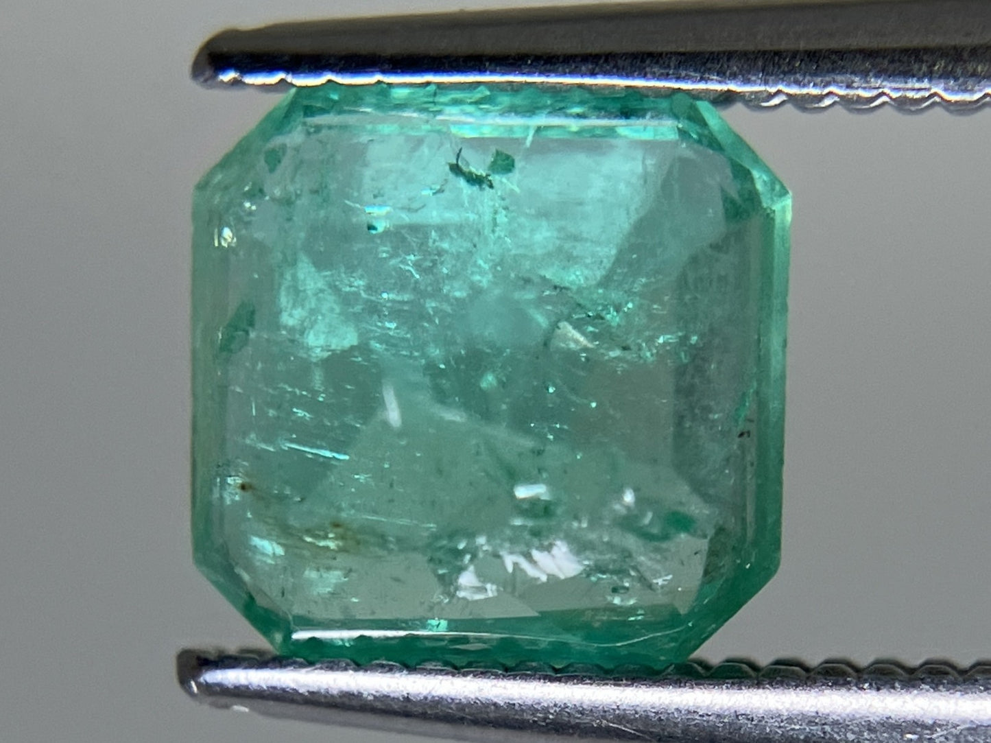 エメラルド  1.634ct  中央宝石ソーティング付き  7.28㎜×7.06㎜×4.50㎜  ルース（ 裸石 ） 3205YY