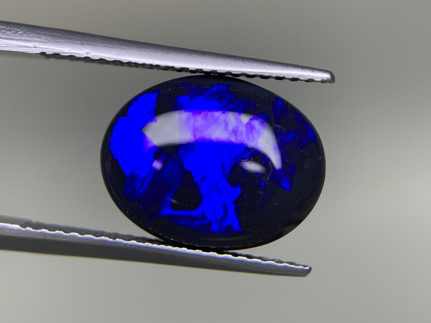 ブラックオパール  4.938ct  中央宝石ソーティング付き  13.1㎜×10.4㎜×5.5㎜  ルース（ 裸石 ） 3206Y