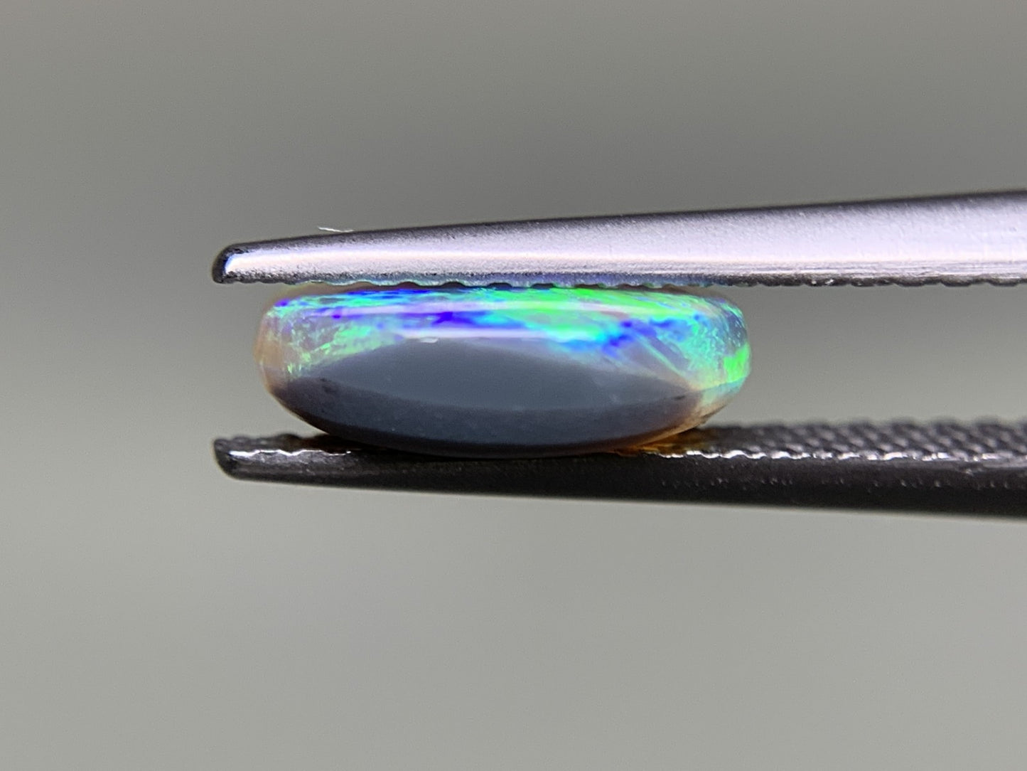 ブラックオパール 1.324ct 宝石ソーティング付き  9.4㎜×6.7㎜×3.1㎜  ルース（ 裸石 ） 3209Y