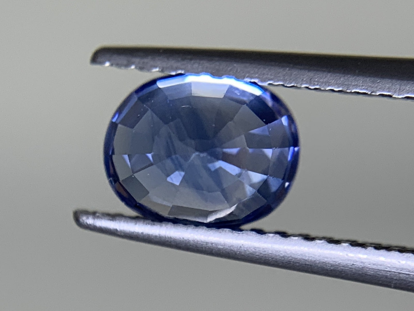 サファイア  1.805ct  中央宝石ソーティング付き  7.04㎜×5.66㎜×5.20㎜  ルース（ 裸石 ） 3231Y