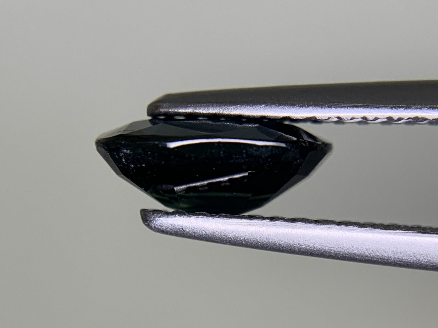 サファイア 1.788ct  宝石ソーティング付き  8.8㎜×6.4㎜×3.5㎜  ルース（ 裸石 ） 3232Y