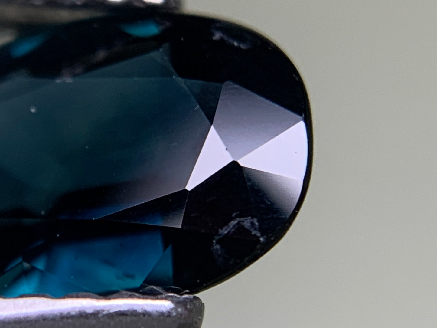 サファイア 1.788ct  宝石ソーティング付き  8.8㎜×6.4㎜×3.5㎜  ルース（ 裸石 ） 3232Y