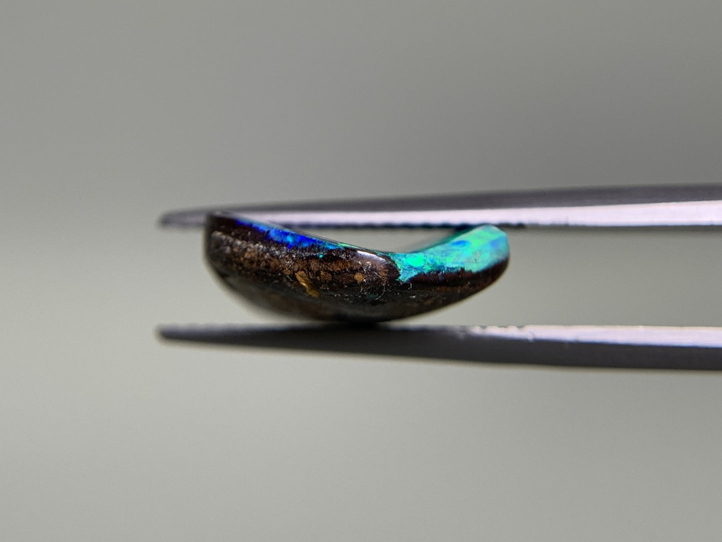 ボルダーオパール 7.952ct 宝石ソーティング付き  18.7㎜×13.0㎜×4.6㎜  ルース（ 裸石 ） 3274Y