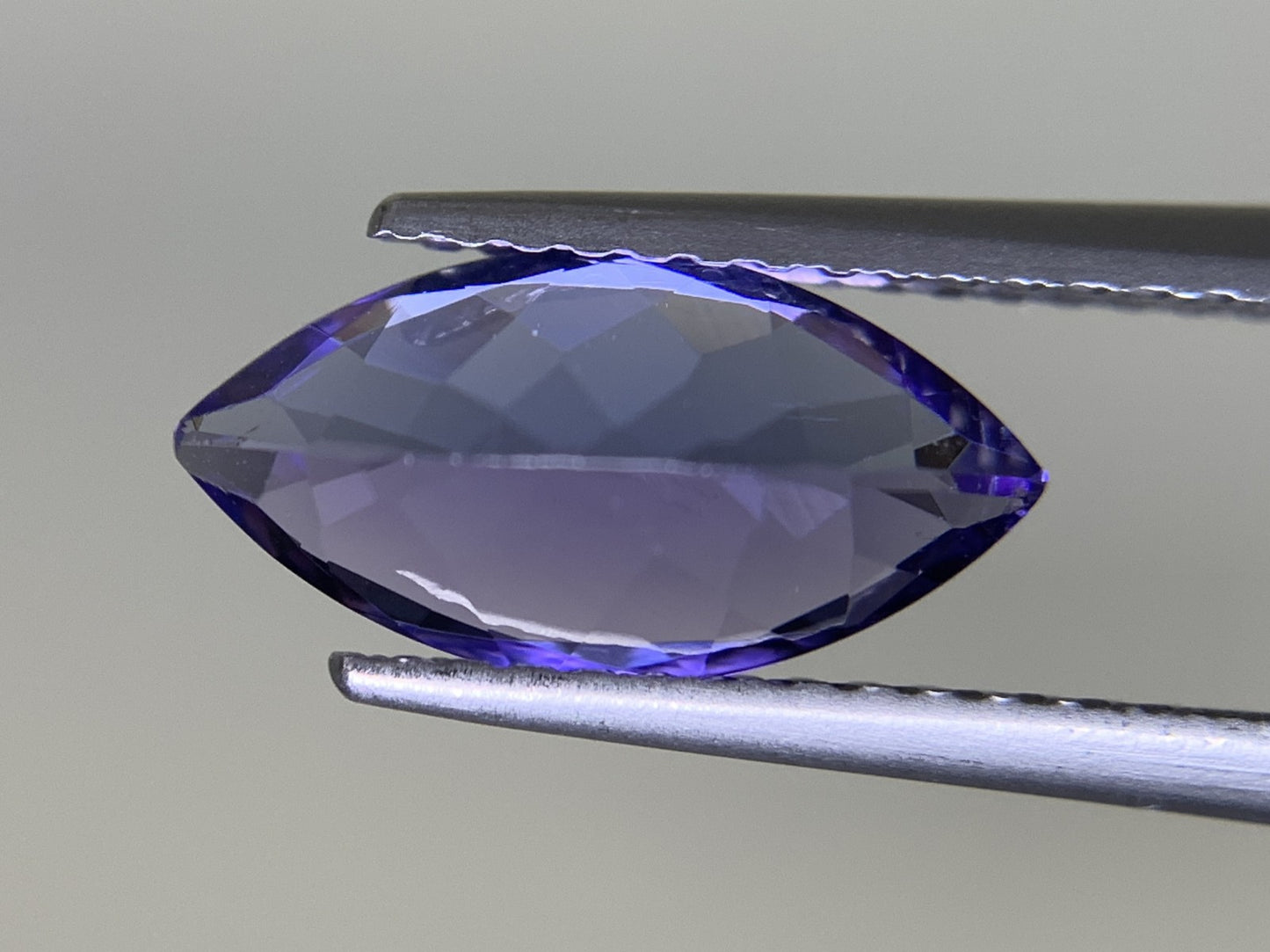 タンザナイト 2.103ct 宝石ソーティング付き  11.9㎜×6.1㎜×4.6㎜  ルース（ 裸石 ） 3278Y
