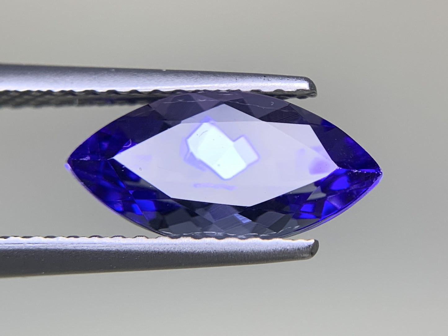タンザナイト 2.103ct 宝石ソーティング付き  11.9㎜×6.1㎜×4.6㎜  ルース（ 裸石 ） 3278Y