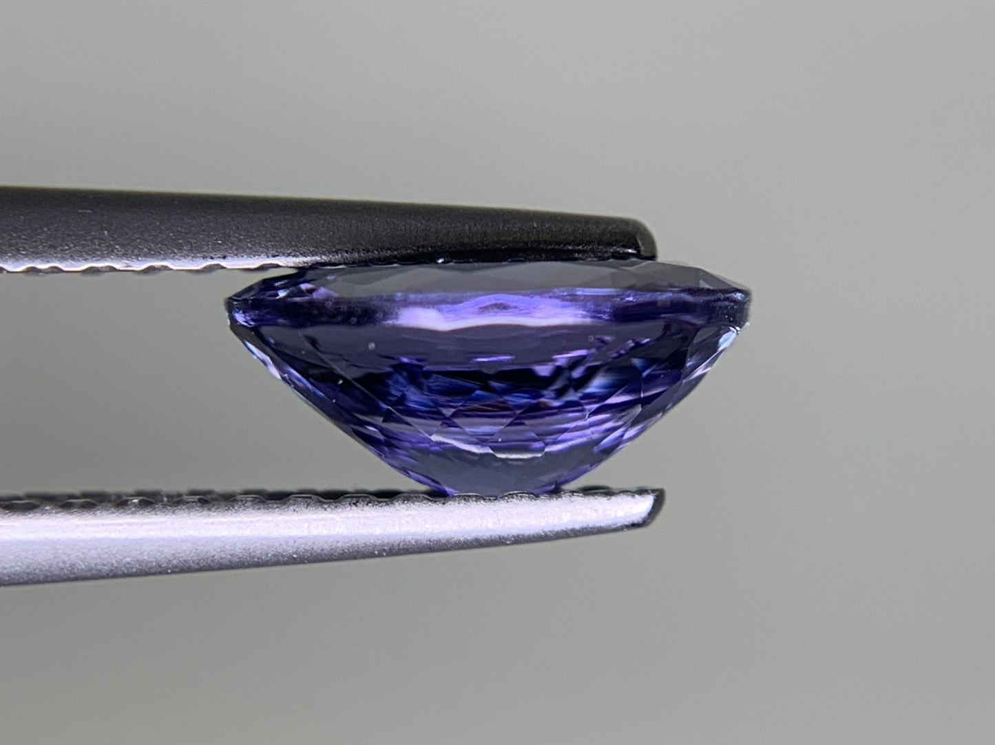 タンザナイト 1.424ct 宝石ソーティング付き  8.4㎜×6.4㎜×3.7㎜  ルース（ 裸石 ） 3281Y