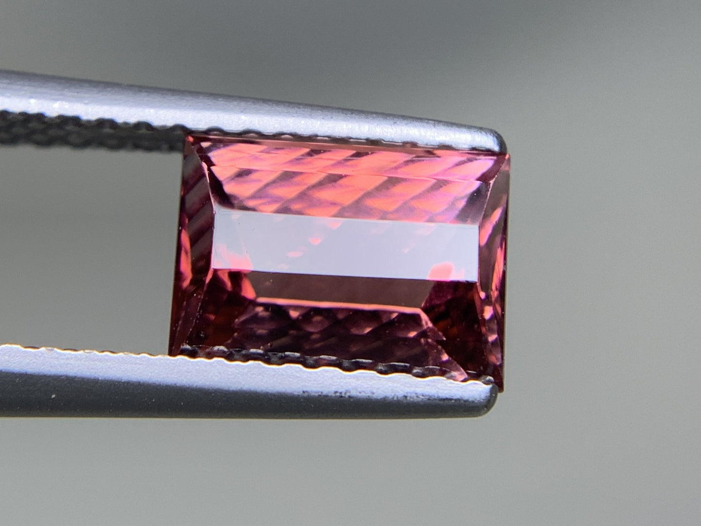 トルマリン  1.70ct  中央宝石ソーティング付き  7.8㎜×5.8㎜×4.5㎜  ルース（ 裸石 ） 3285Y
