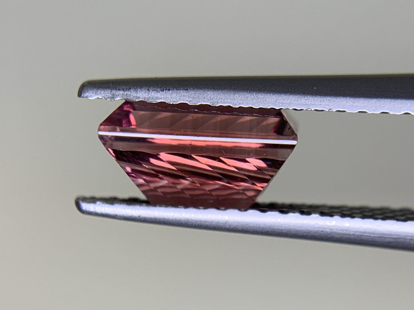 トルマリン  1.70ct  中央宝石ソーティング付き  7.8㎜×5.8㎜×4.5㎜  ルース（ 裸石 ） 3285Y