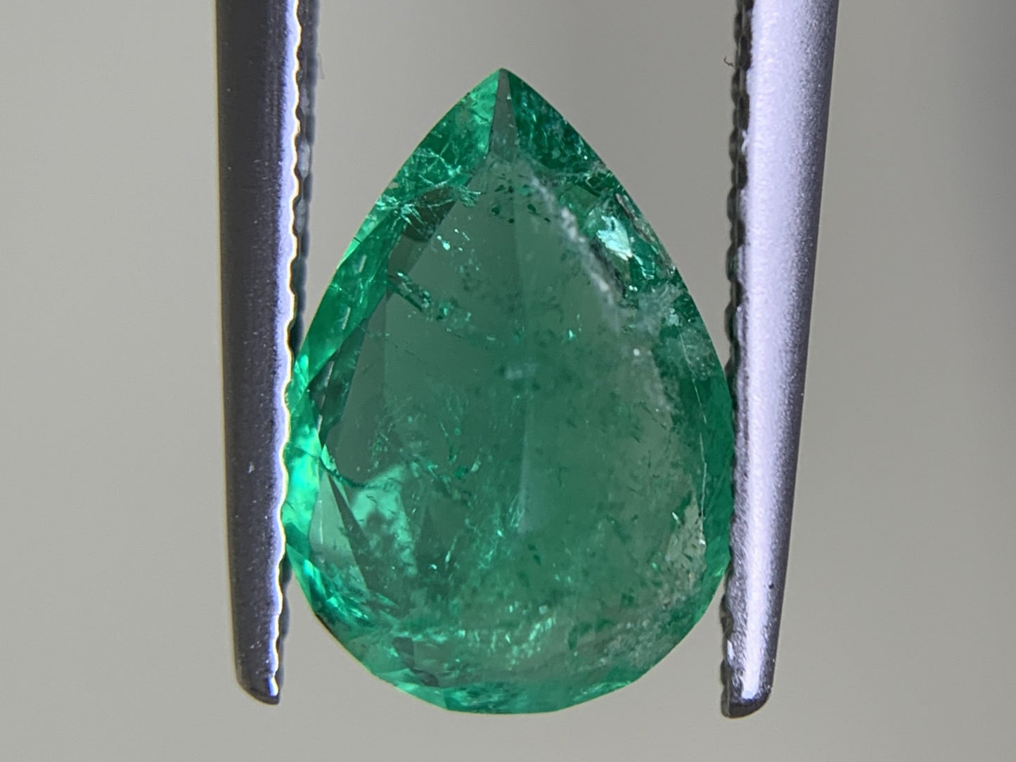 エメラルド  1.036ct  中央宝石ソーティング付き  9.43㎜×6.72㎜×3.47㎜  ルース（ 裸石 ） 3289Y