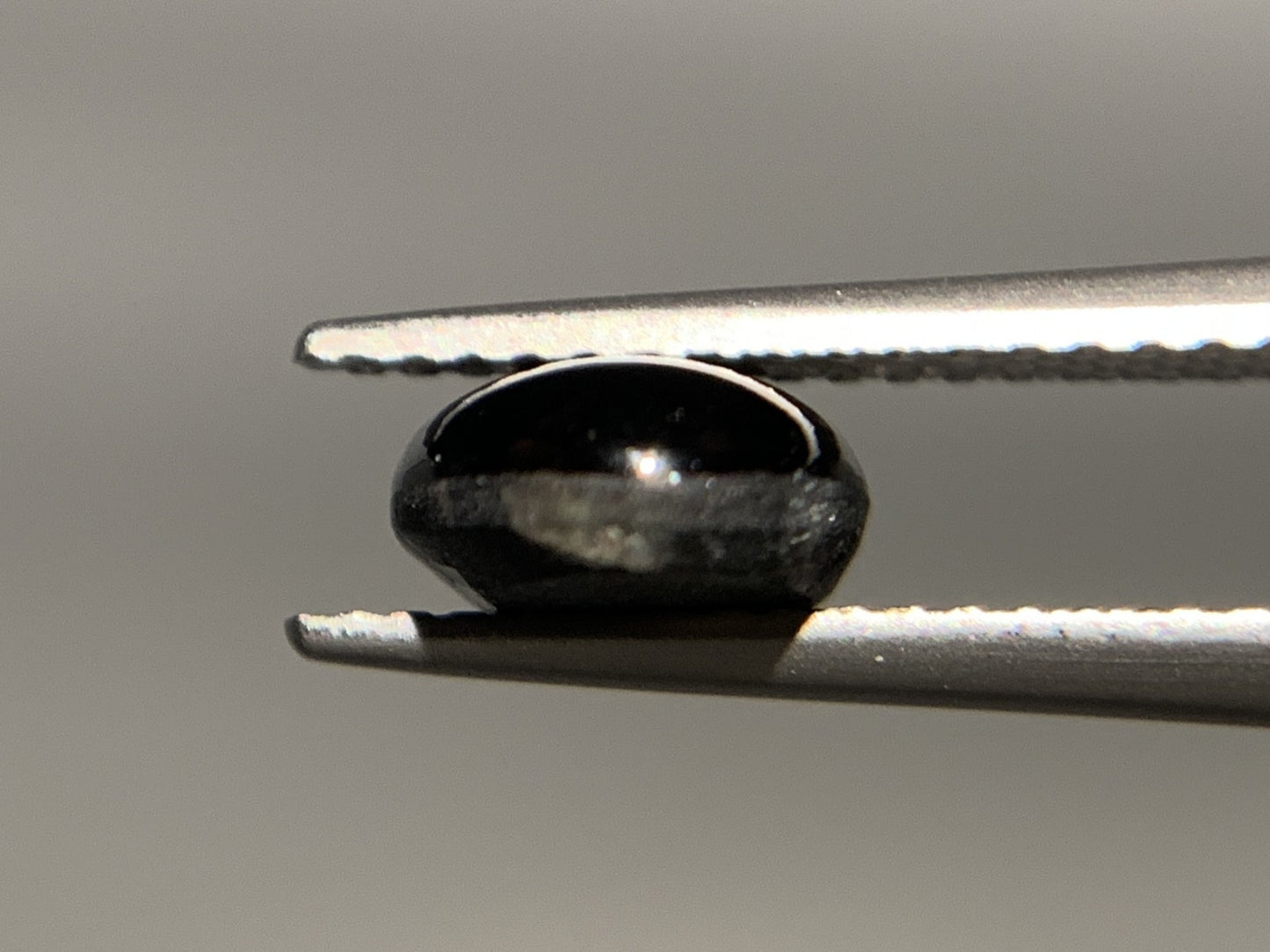 ブラックスターサファイア 2.677ct 宝石ソーティング付き  8.9㎜×7.1㎜×3.7㎜  ルース（ 裸石 ） 3297Y