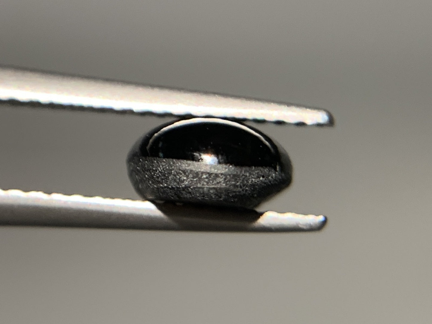 ブラックスターサファイア 2.677ct 宝石ソーティング付き  8.9㎜×7.1㎜×3.7㎜  ルース（ 裸石 ） 3297Y