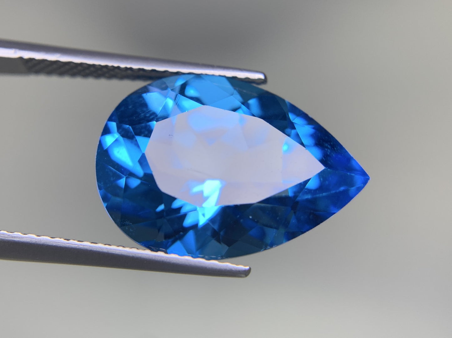 ブルートパーズ 13.942ct 宝石ソーティング付き  17.9㎜×12.9㎜×9.2㎜  ルース（ 裸石 ） 3316Y