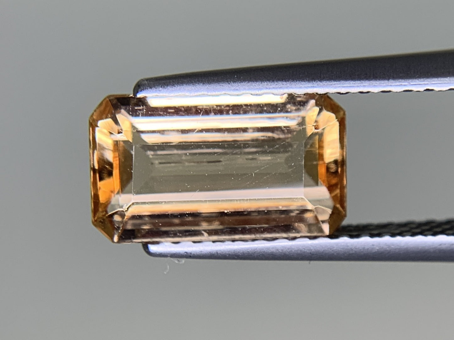 インペリアルトパーズ  2.453ct  中央宝石ソーティング付き  10.37㎜×6.09㎜×3.87㎜  ルース（ 裸石 ） 3326Y