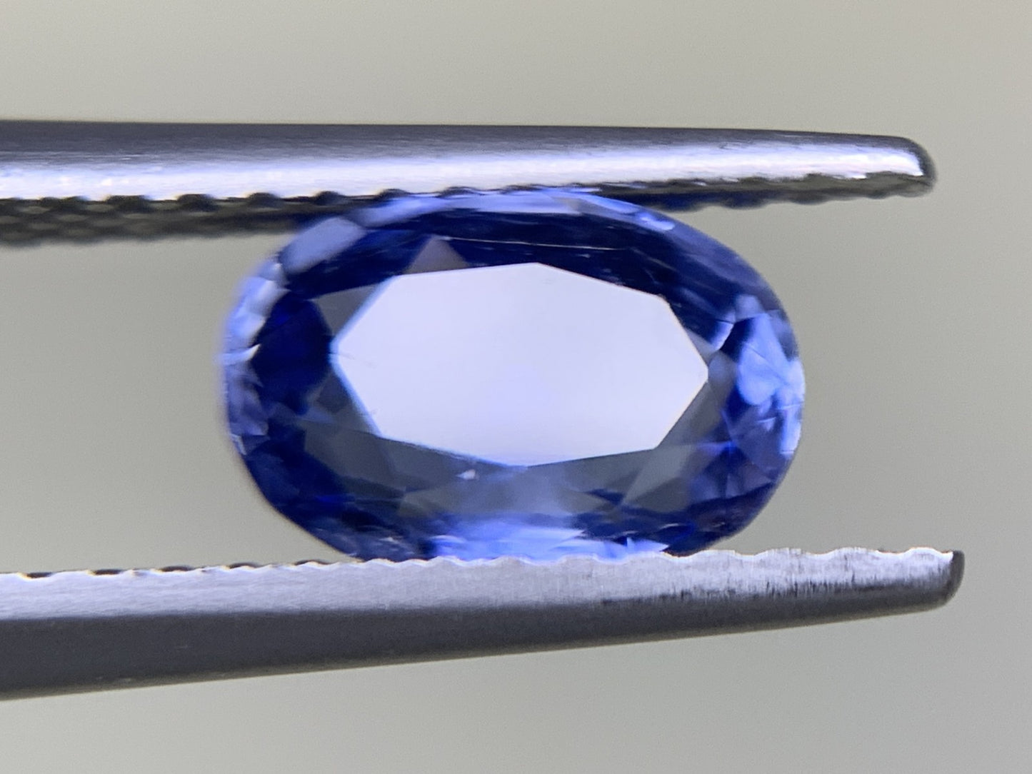 バイオレットサファイア 1.409ct 宝石ソーティング付き  7.5㎜×5.3㎜×3.6㎜  ルース（ 裸石 ） 3359Y