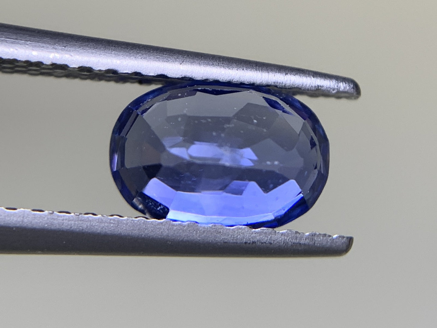 バイオレットサファイア 1.409ct 宝石ソーティング付き  7.5㎜×5.3㎜×3.6㎜  ルース（ 裸石 ） 3359Y