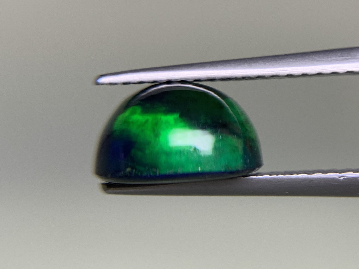ブラックオパール(黒色化) 3.165ct 宝石ソーティング付き  10.4㎜×10.3㎜×5.9㎜  ルース（ 裸石 ） 3408Y