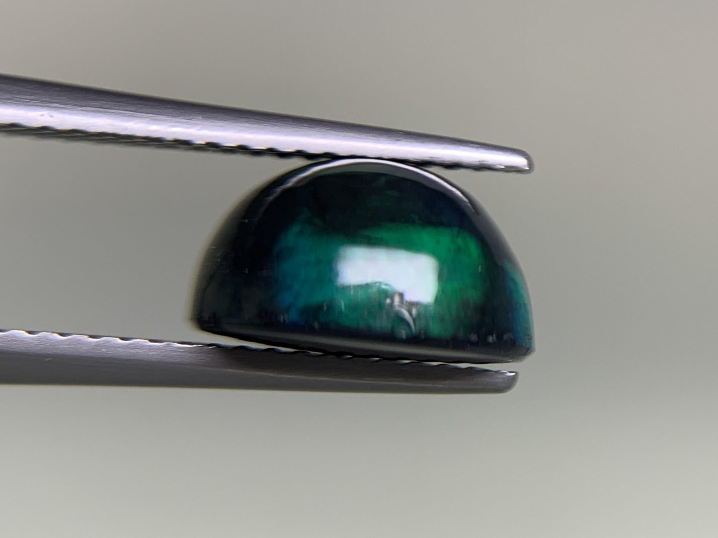ブラックオパール(黒色化) 3.165ct 宝石ソーティング付き  10.4㎜×10.3㎜×5.9㎜  ルース（ 裸石 ） 3408Y