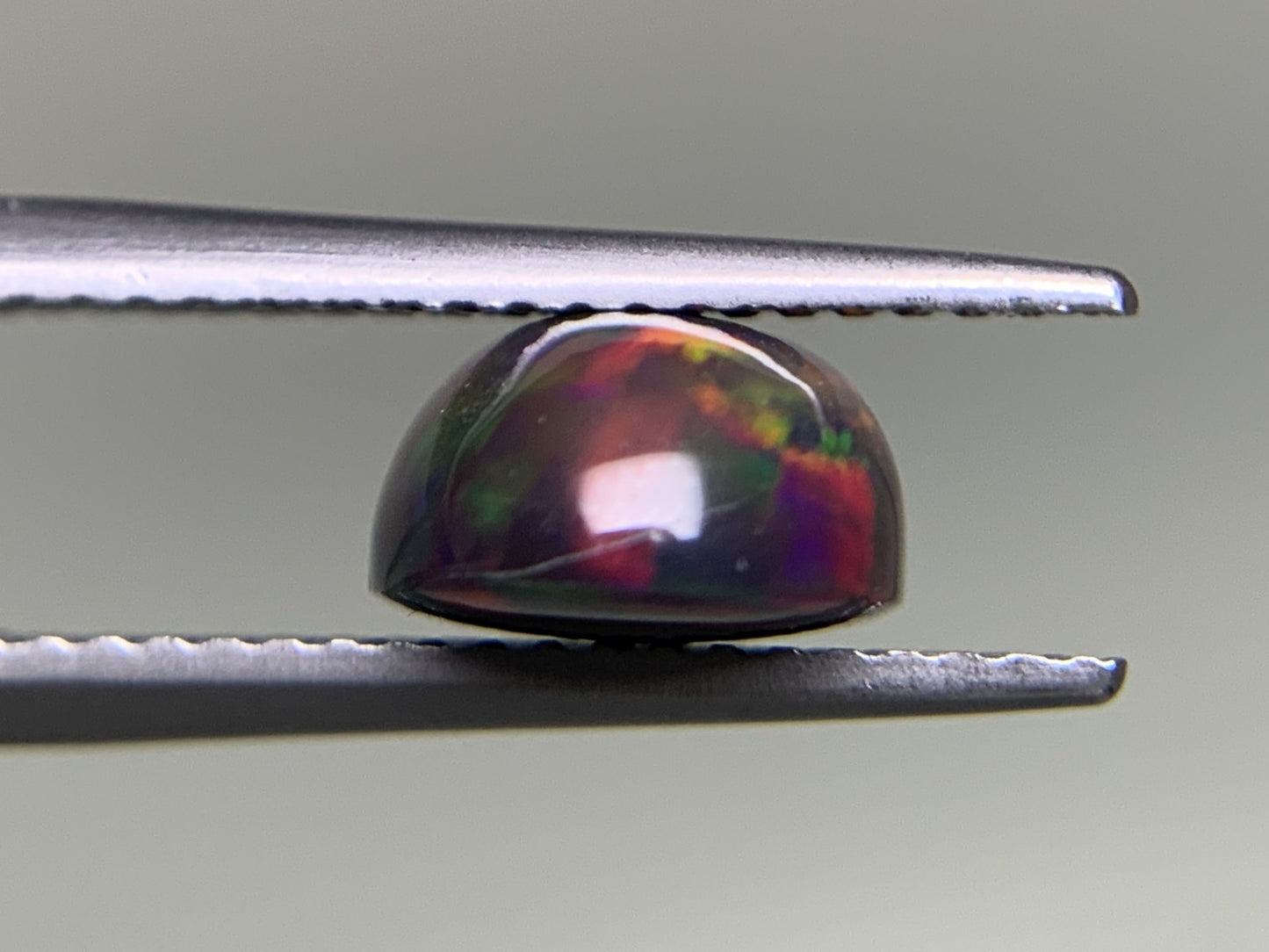 ブラックオパール(黒色化) 2.046ct 宝石ソーティング付き  10.6㎜×7.7㎜×4.8㎜  ルース（ 裸石 ） 3411Y