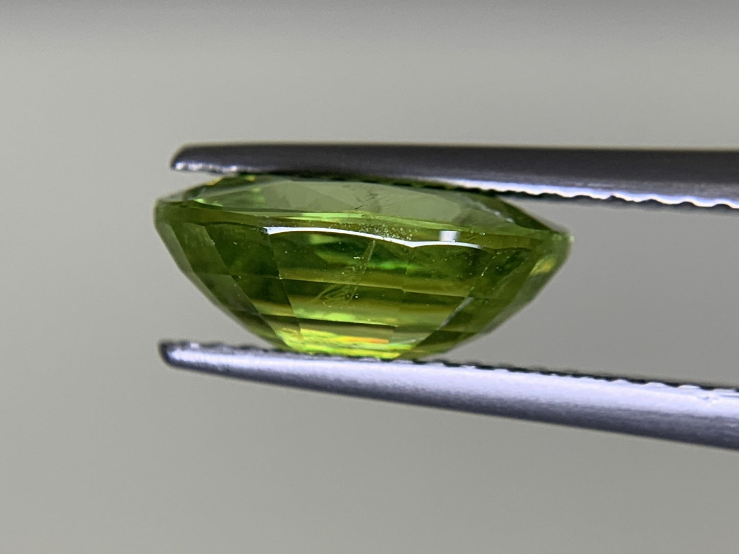 スフェーン  3.206ct  中央宝石ソーティング付き  10.92㎜×7.32㎜×4.68㎜  ルース（ 裸石 ） 3416Y
