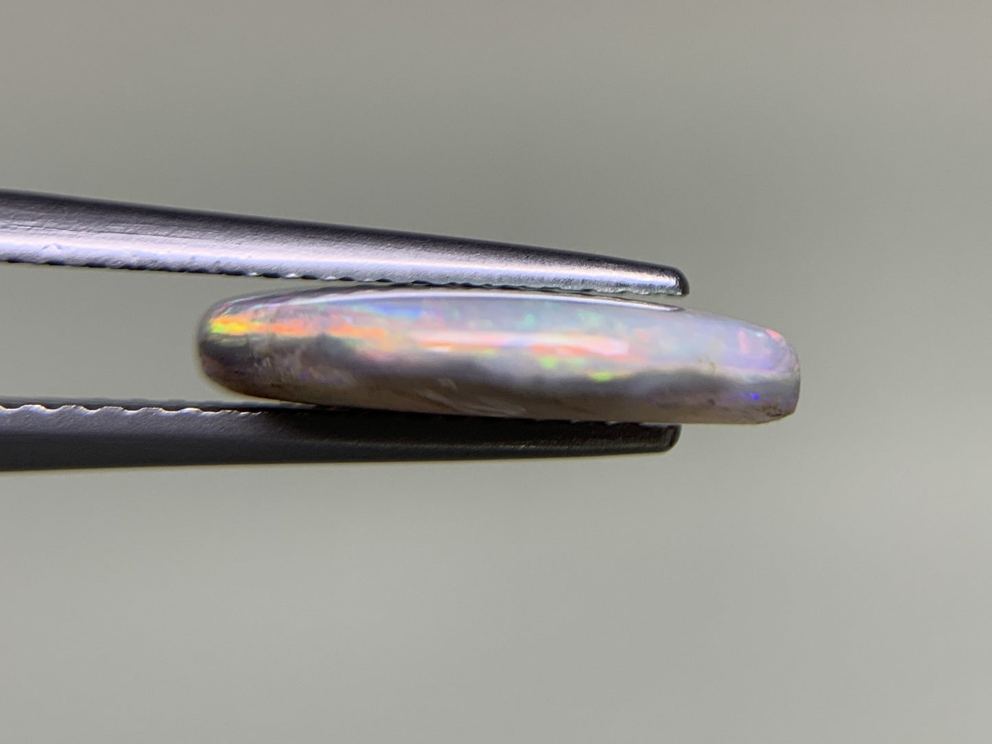 ブラックオパール 2.923ct 宝石ソーティング付き  13.8㎜×10.5㎜×2.9㎜  ルース（ 裸石 ） 3431Y