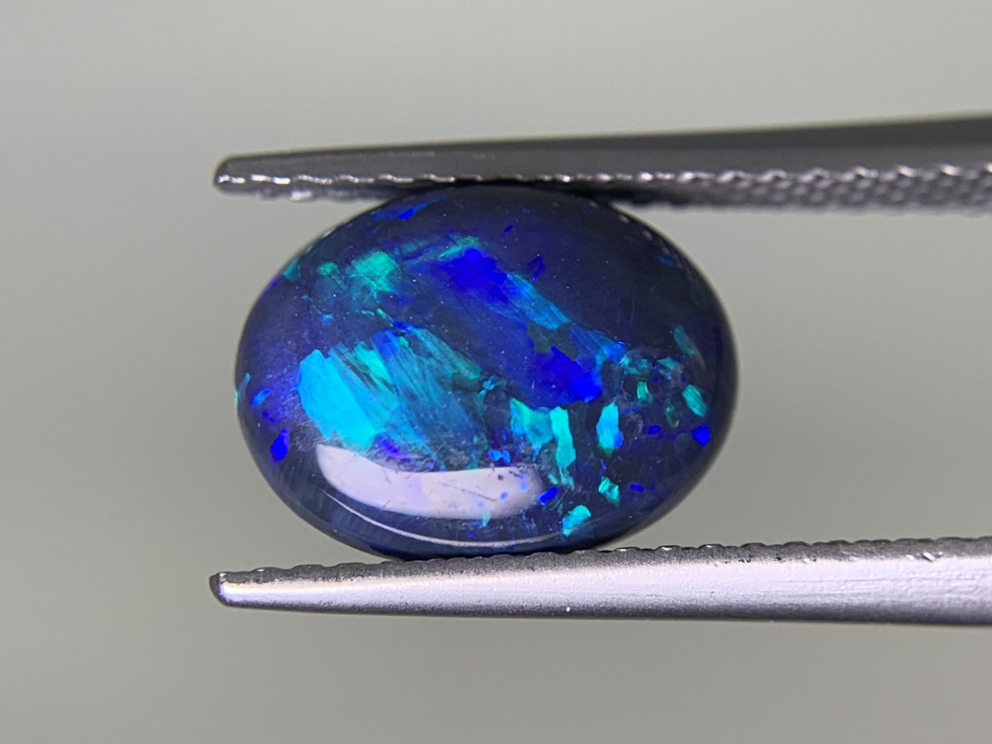 ブラックオパール  2.555ct  中央宝石ソーティング付き  10.5㎜×8.1㎜×5.1㎜  ルース（ 裸石 ） 3437Y