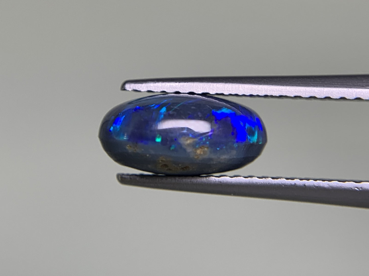 ブラックオパール  2.555ct  中央宝石ソーティング付き  10.5㎜×8.1㎜×5.1㎜  ルース（ 裸石 ） 3437Y